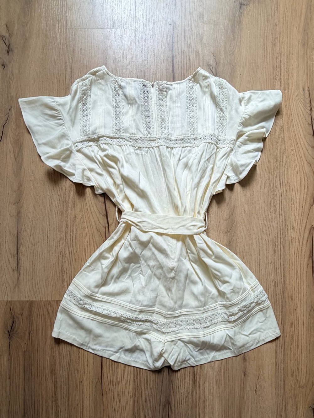 Light Cream Lace-Trim Summer Romper with Tie Waist by Mare-Mare - Picture 3 of 3